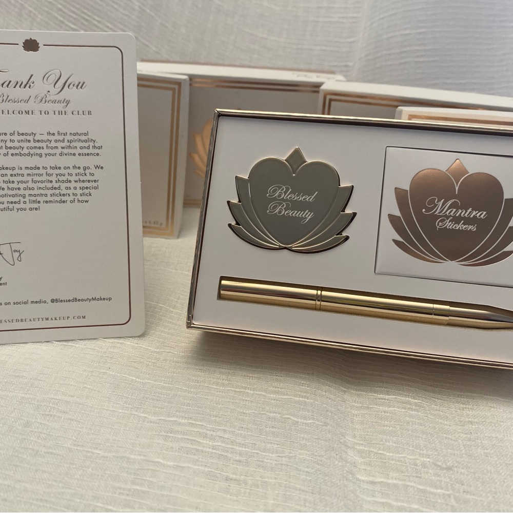 New Blessed Beauty Natural Eye Shadow Set With Brush greys